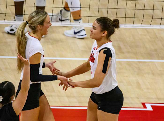 13_Ally Batenhorst, Bekka Allick_VB vs Michigan 1117